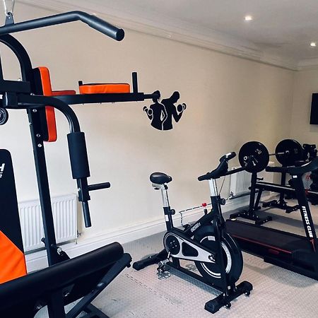 Ramada By Wyndham Cheltenham Golden Valley Esterno foto
