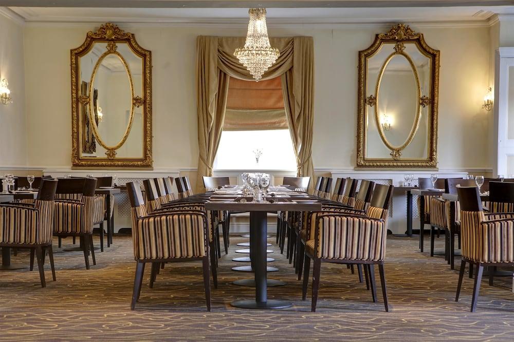 Ramada By Wyndham Cheltenham Golden Valley Esterno foto