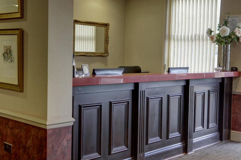 Ramada By Wyndham Cheltenham Golden Valley Esterno foto