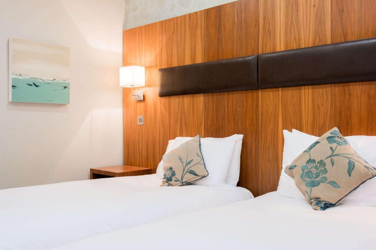 Ramada By Wyndham Cheltenham Golden Valley Esterno foto