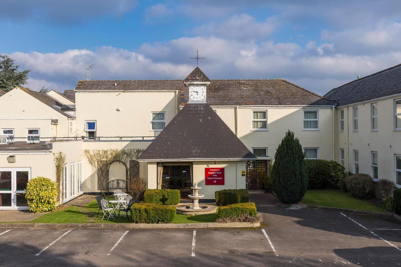 Ramada By Wyndham Cheltenham Golden Valley Esterno foto