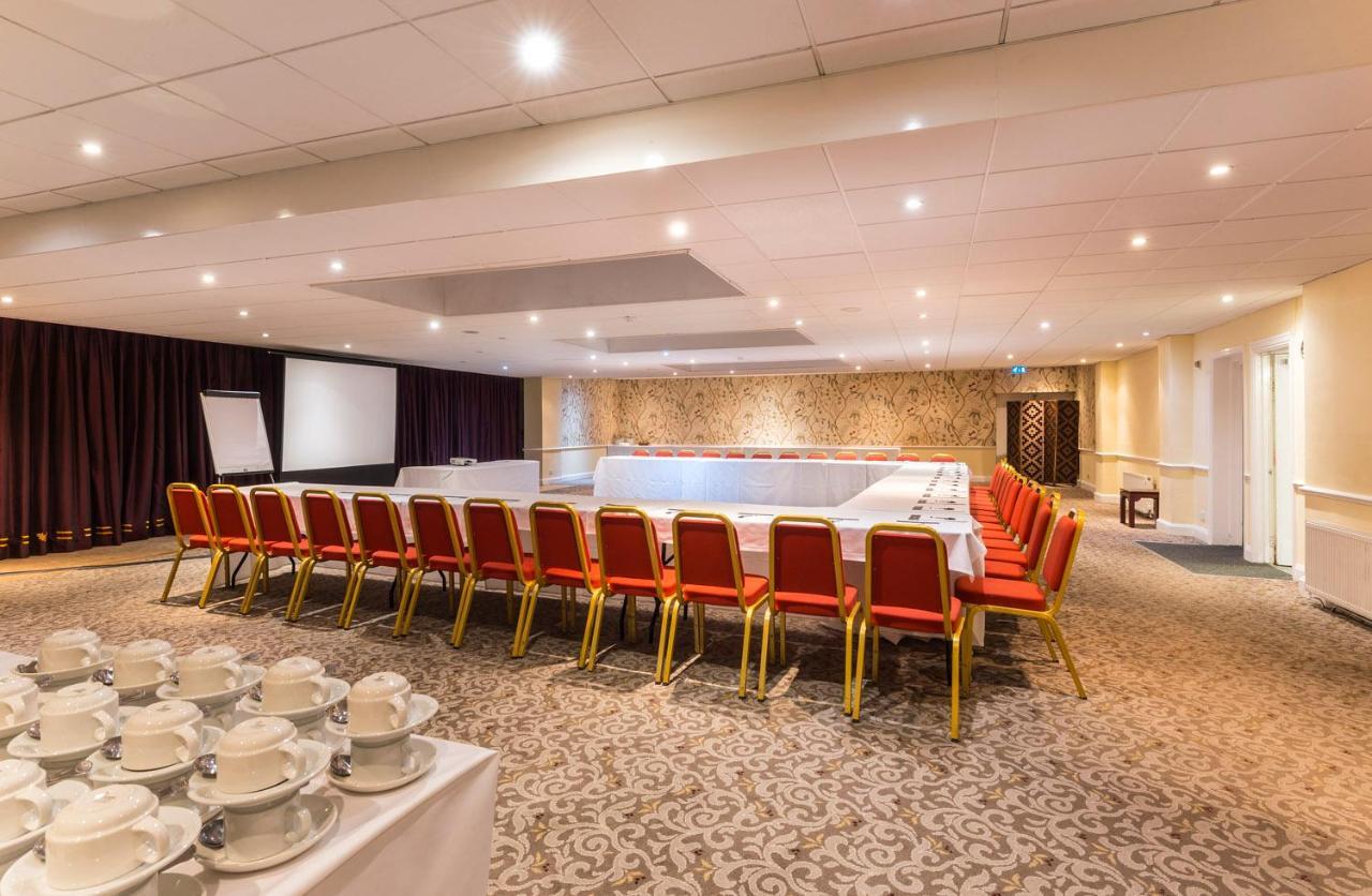 Ramada By Wyndham Cheltenham Golden Valley Esterno foto