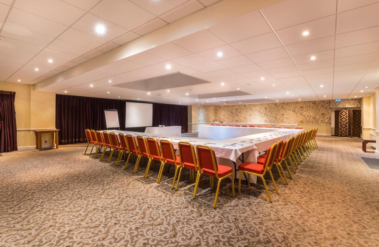 Ramada By Wyndham Cheltenham Golden Valley Esterno foto