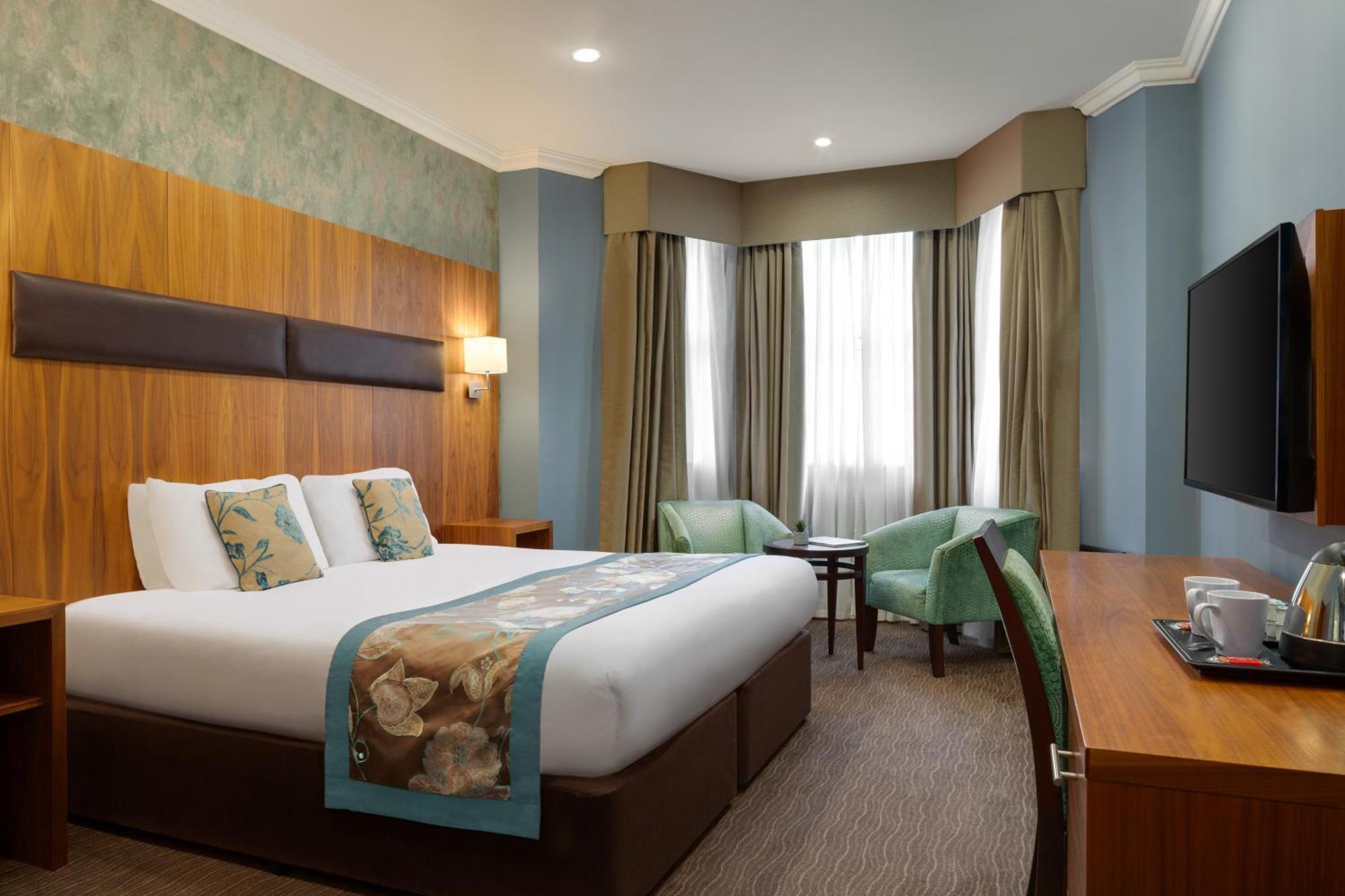 Ramada By Wyndham Cheltenham Golden Valley Esterno foto