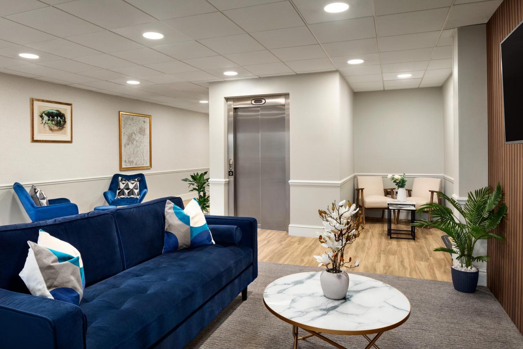 Ramada By Wyndham Cheltenham Golden Valley Esterno foto