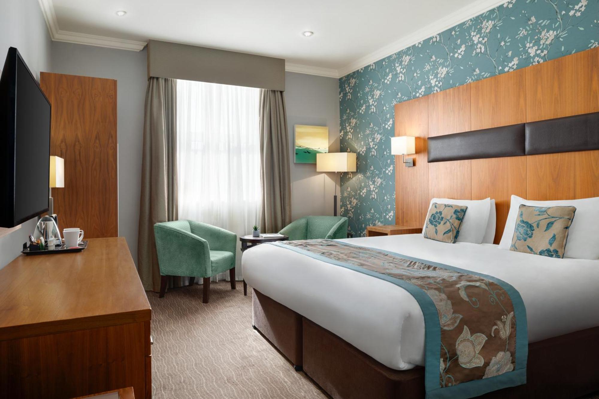 Ramada By Wyndham Cheltenham Golden Valley Esterno foto